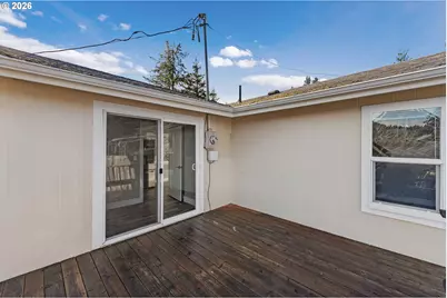 1390 Pennsylvania Ave, Coos Bay, OR 97420 - Photo 23