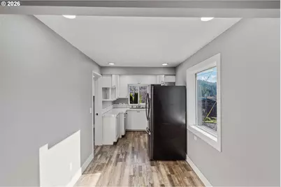 1390 Pennsylvania Ave, Coos Bay, OR 97420 - Photo 7