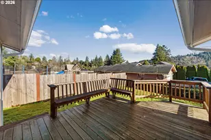 1390 Pennsylvania Ave, Coos Bay, OR 97420 - Photo 21
