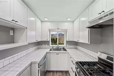 1390 Pennsylvania Ave, Coos Bay, OR 97420 - Photo 9