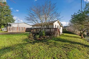 1390 Pennsylvania Ave, Coos Bay, OR 97420 - Photo 3