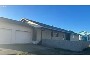 711 1st St, Brookings, OR 97415 - Photo 1