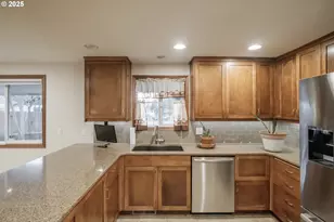 1141 NE Springwood Dr, Albany, OR 97321 - Photo 11