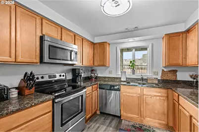 3712 Colver Rd, Phoenix, OR 97535 - Photo 9