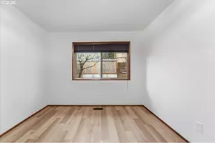 236 SW Collins St, Portland, OR 97219 - Photo 17