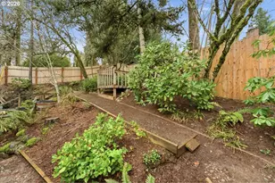 236 SW Collins St, Portland, OR 97219 - Photo 31