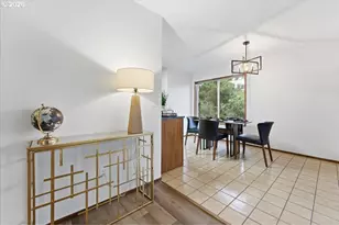 236 SW Collins St, Portland, OR 97219 - Photo 7