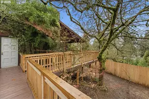 236 SW Collins St, Portland, OR 97219 - Photo 15