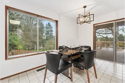 236 SW Collins St, Portland, OR 97219 - Photo 9