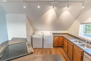 529 SW 32nd St, Lincoln City, OR 97367 - Photo 9