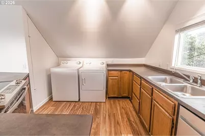 529 SW 32nd St, Lincoln City, OR 97367 - Photo 15