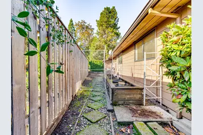 1012 NW Oakwood Cir, McMinnville, OR 97128 - Photo 39