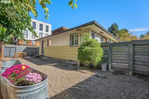 2421 SE 52nd Ave, Portland, OR 97206 - Photo 23