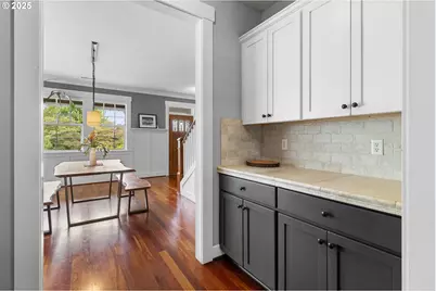 3742 NE Holman St, Portland, OR 97211 - Photo 9