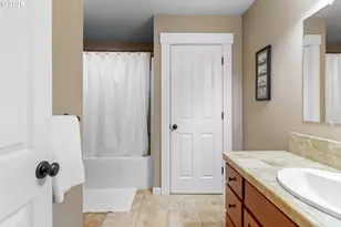 3742 NE Holman St, Portland, OR 97211 - Photo 29