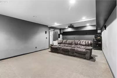 3742 NE Holman St, Portland, OR 97211 - Photo 35