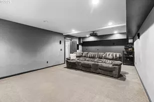 3742 NE Holman St, Portland, OR 97211 - Photo 35