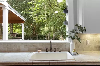 3742 NE Holman St, Portland, OR 97211 - Photo 13