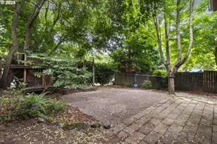 3742 NE Holman St, Portland, OR 97211 - Photo 41
