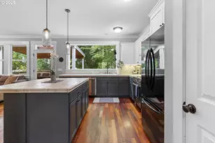 3742 NE Holman St, Portland, OR 97211 - Photo 11