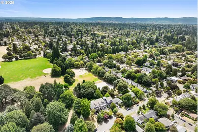 3742 NE Holman St, Portland, OR 97211 - Photo 45