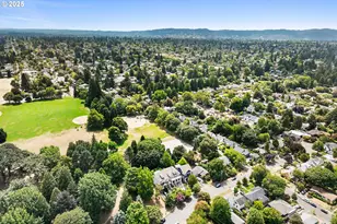 3742 NE Holman St, Portland, OR 97211 - Photo 45