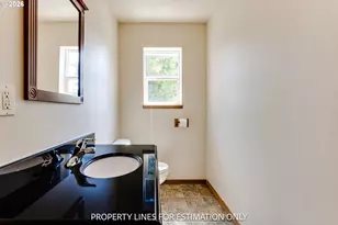 911 N 9th St, Cottage Grove, OR 97424 - Photo 17