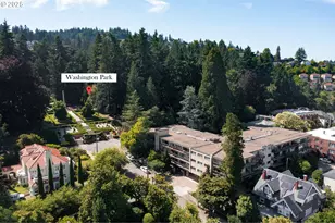 2393 SW Park Pl, Portland, OR 97205 - Photo 3