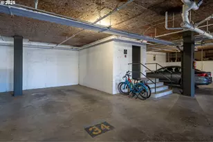 2393 SW Park Pl, Portland, OR 97205 - Photo 37