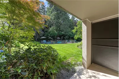 2393 SW Park Pl #106, Portland, OR 97205 - Photo 29