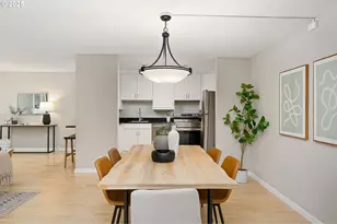 2393 SW Park Pl, Portland, OR 97205 - Photo 9