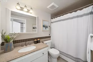 2393 SW Park Pl, Portland, OR 97205 - Photo 27