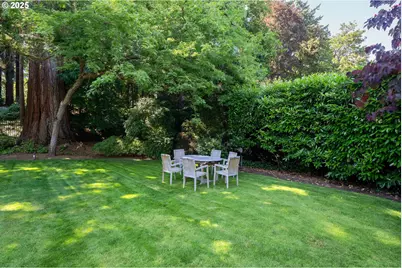 2393 SW Park Pl #106, Portland, OR 97205 - Photo 35