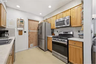 16110 SE Clay St, Portland, OR 97233 - Photo 17