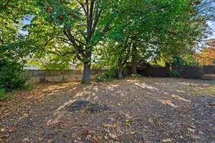 204 NE 114th Ave, Portland, OR 97220 - Photo 27