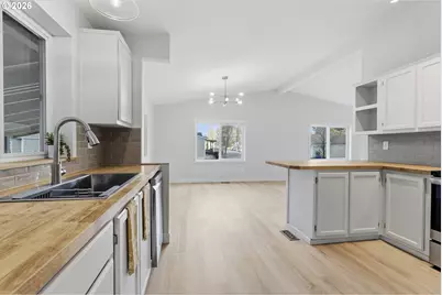 15768 SE Powell Blvd #12, Portland, OR 97236 - Photo 9