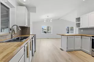 15768 SE Powell Blvd, Portland, OR 97236 - Photo 9