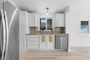 15768 SE Powell Blvd, Portland, OR 97236 - Photo 9