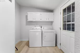 15768 SE Powell Blvd, Portland, OR 97236 - Photo 11