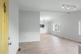 15768 SE Powell Blvd, Portland, OR 97236 - Photo 5