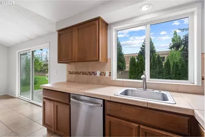 823 NE 132nd Ave, Vancouver, WA 98684 - Photo 9