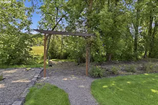 29778 Gimpl Hill Rd, Eugene, OR 97402 - Photo 37