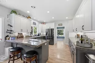 29778 Gimpl Hill Rd, Eugene, OR 97402 - Photo 13