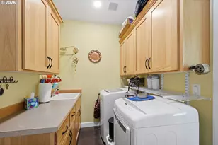29778 Gimpl Hill Rd, Eugene, OR 97402 - Photo 23