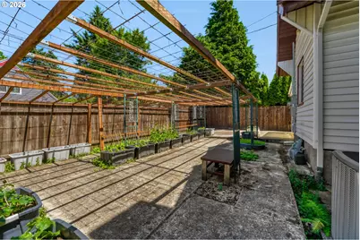 2424 NE 102nd Ave, Portland, OR 97220 - Photo 27
