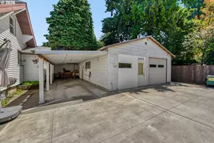 2424 NE 102nd Ave, Portland, OR 97220 - Photo 3