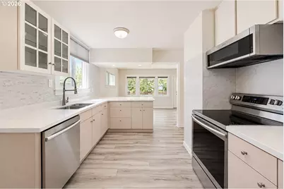 2424 NE 102nd Ave, Portland, OR 97220 - Photo 7
