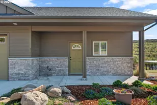 1151 W Pine St, The Dalles, OR 97058 - Photo 3
