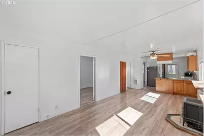 235 N Wall St, Coos Bay, OR 97420 - Photo 7