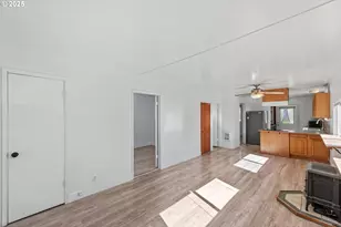 235 N Wall St, Coos Bay, OR 97420 - Photo 7
